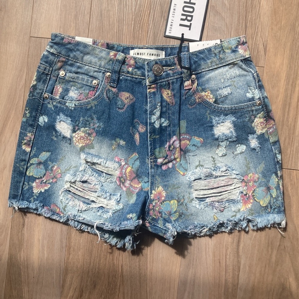 Almost Famous distressed Mom jean short raw hem butterfly floral size 3 - Picture 14 of 17